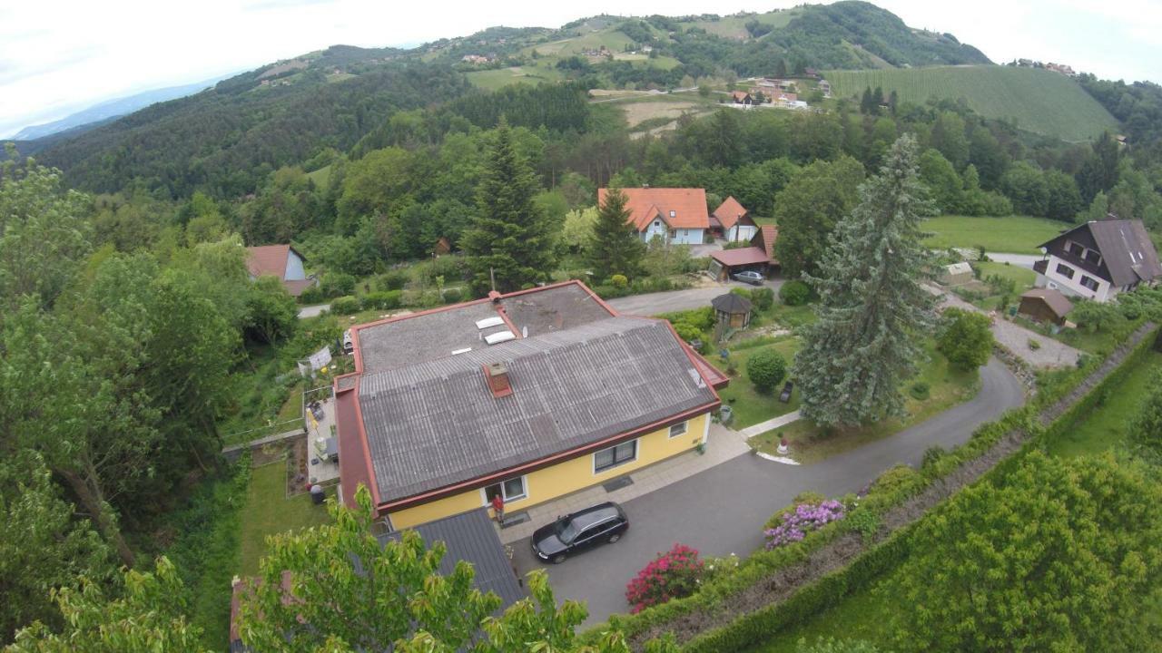 Haus Renarth - Michaela Pronegg Apartment Kitzeck im Sausal Bagian luar foto